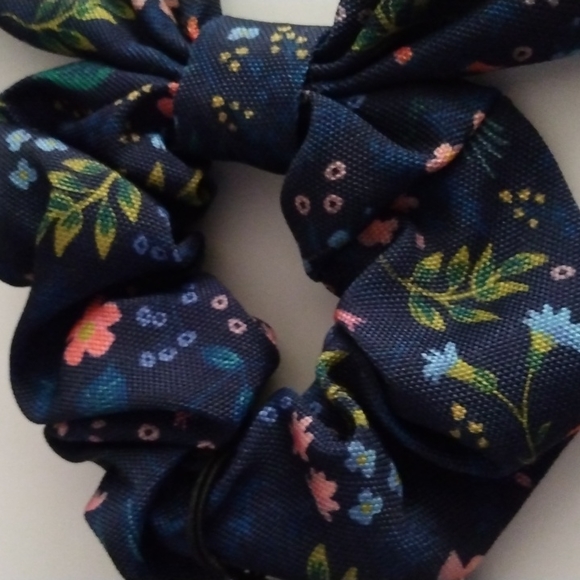 Wildwood Scrunchie by Paper Source - Picture 4 of 5